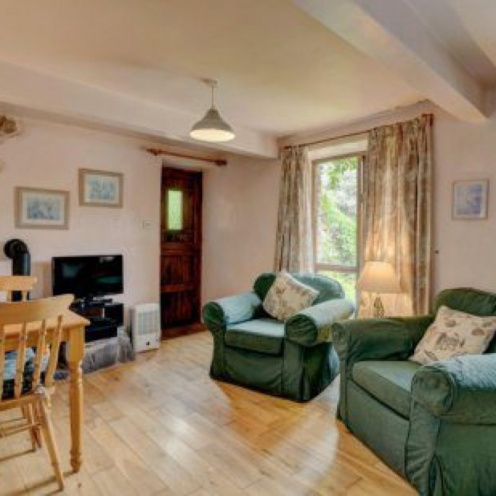 Cleeve-Lounge-N_wj20ftpu