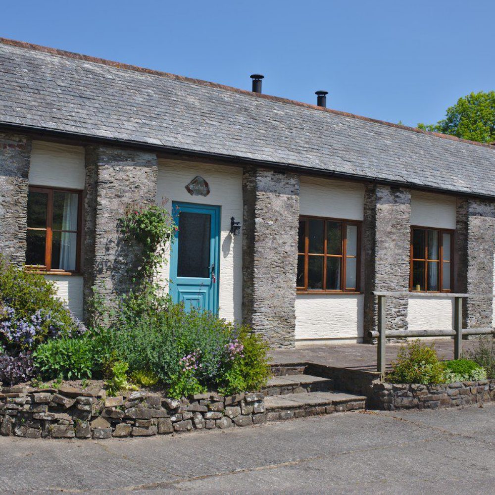 LR-Fuchsia-cottage-exterior